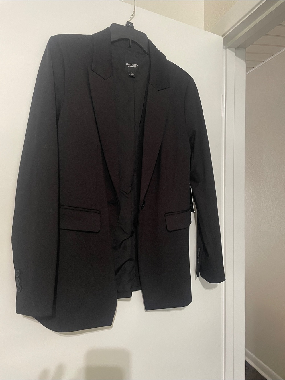 Women’s simply Vera Black Classic Blazer, size M. NWT.